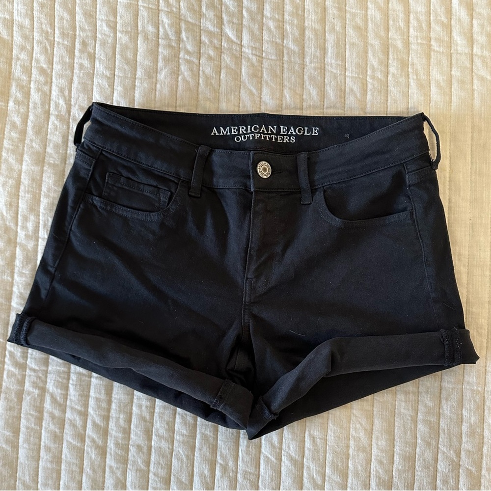American Eagle women size 8 black midi shorts